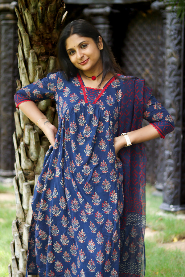 Blue & red pure cotton women kurta set
