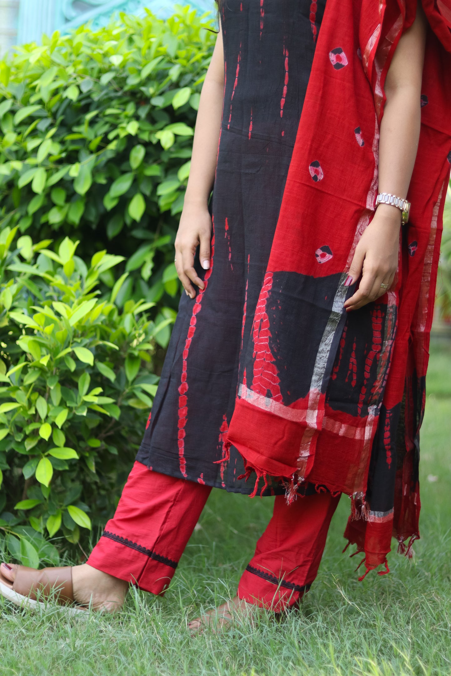Red & black pure linen cotton women kurta set (sleeves attached)