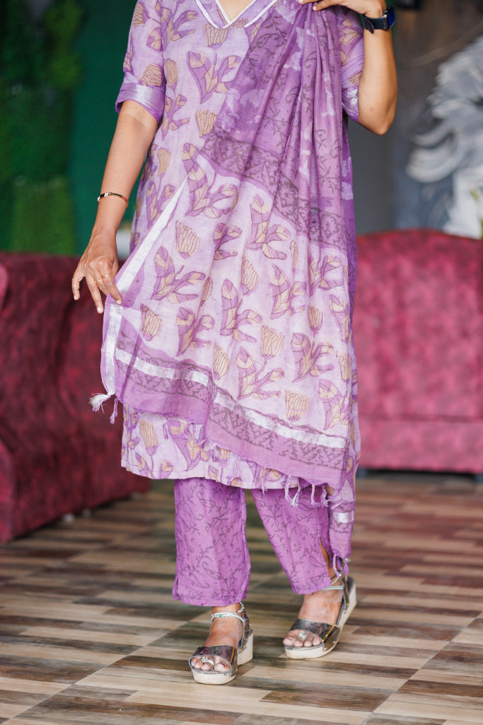 Women Mauve linen cotton kurta suit