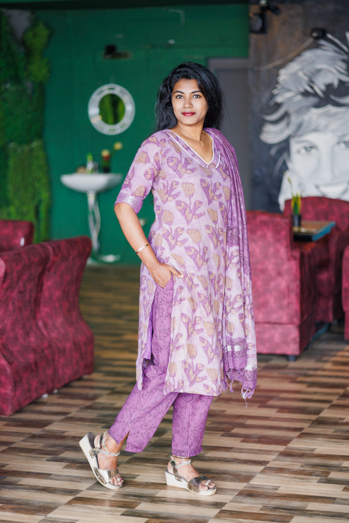 Women Mauve linen cotton kurta suit