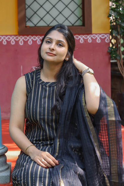Black striped pure cotton handloom women kurta set (sleeves attached)