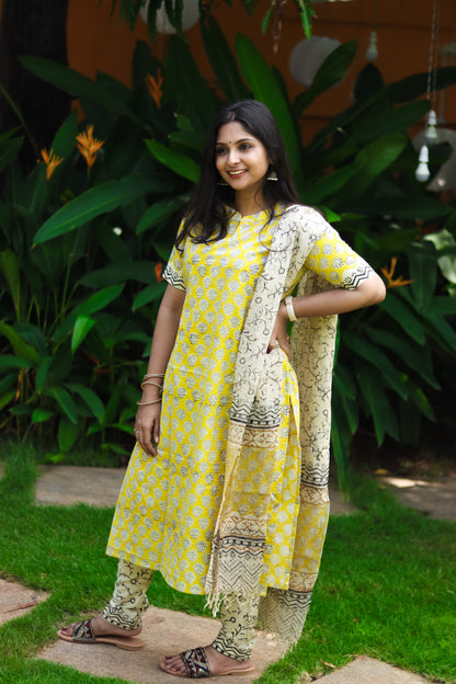 Floral yellow print Jaipur cotton women kurta set