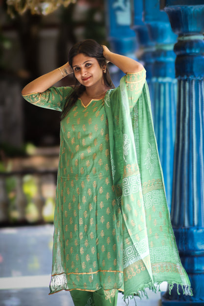 Green linen cotton women kurta set with lining