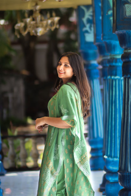 Green linen cotton women kurta set with lining