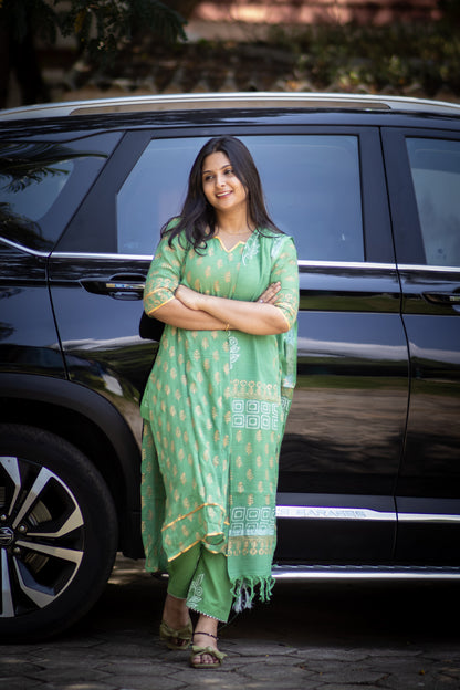 Green linen cotton women kurta set with lining