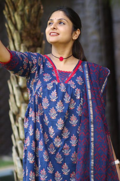 Blue & red pure cotton women kurta set