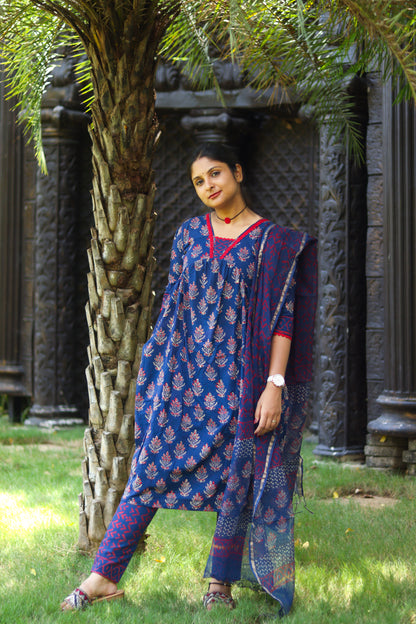 Blue & red pure cotton women kurta set