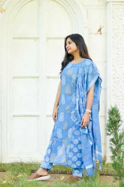 Floral blue linen cotton women kurta set with lining(sleeves attached inside)