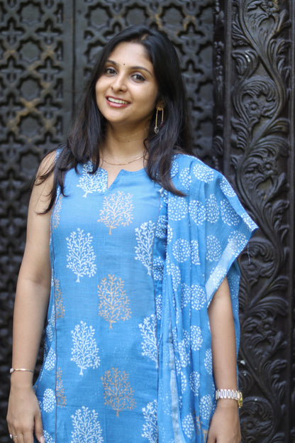 Floral blue linen cotton women kurta set with lining(sleeves attached inside)