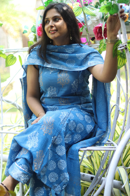 Floral blue linen cotton women kurta set with lining(sleeves attached inside)