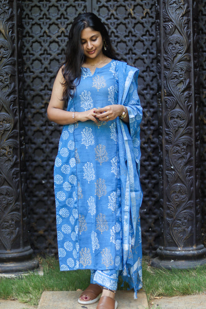 Floral blue linen cotton women kurta set with lining(sleeves attached inside)