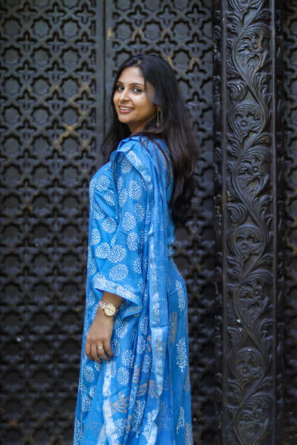 Floral blue linen cotton women kurta set with lining(sleeves attached inside)