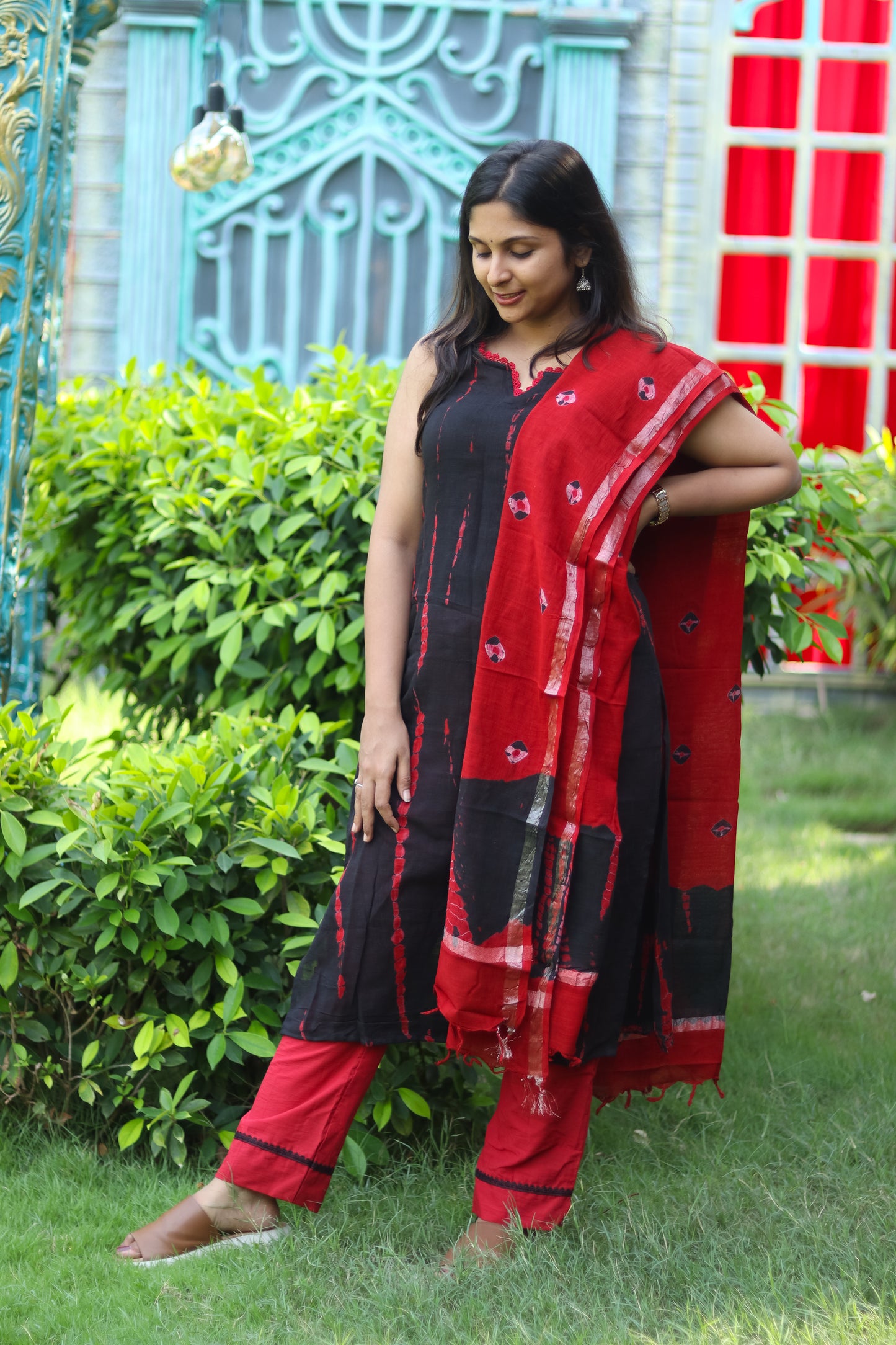Red & black pure linen cotton women kurta set (sleeves attached)