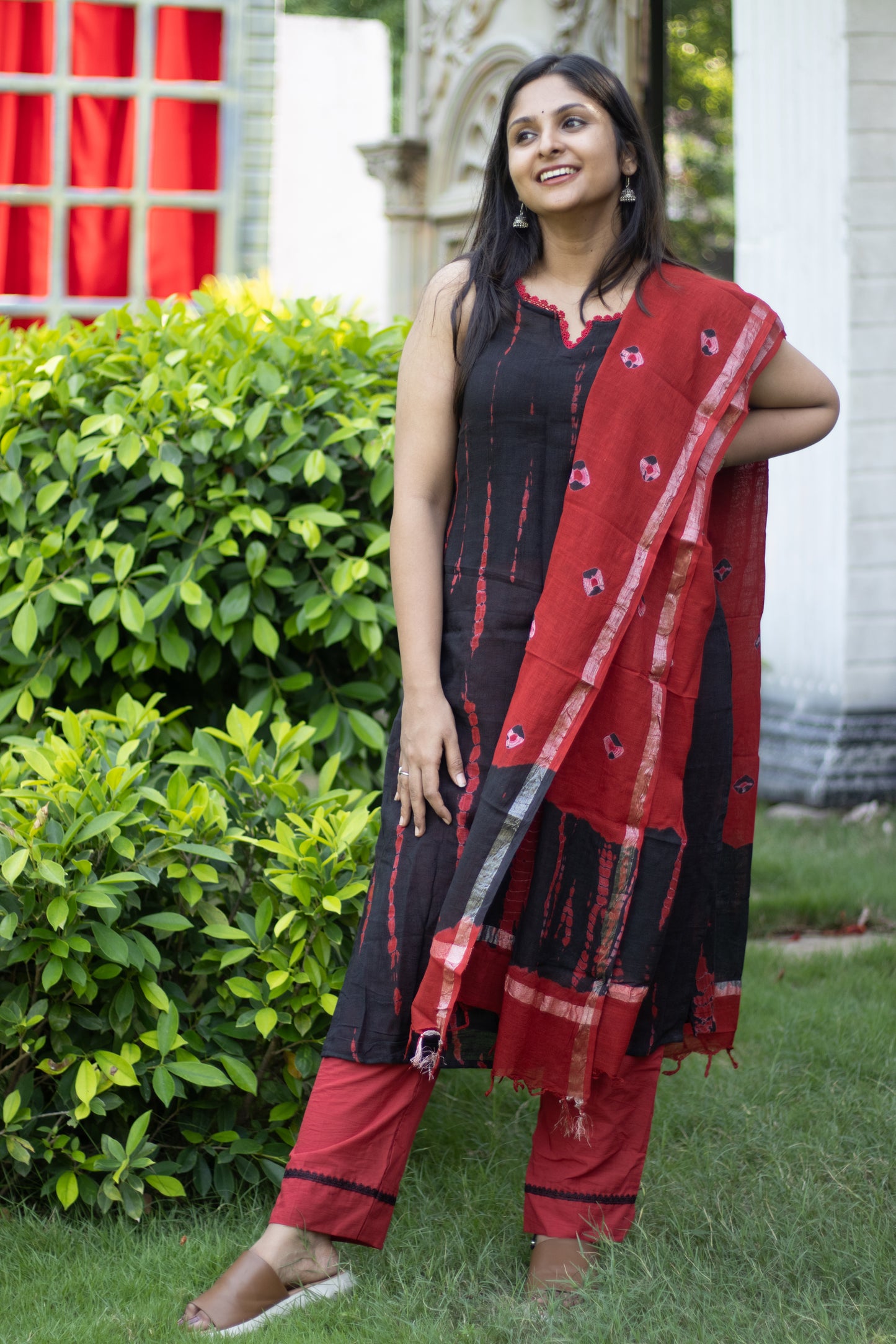 Red & black pure linen cotton women kurta set (sleeves attached)
